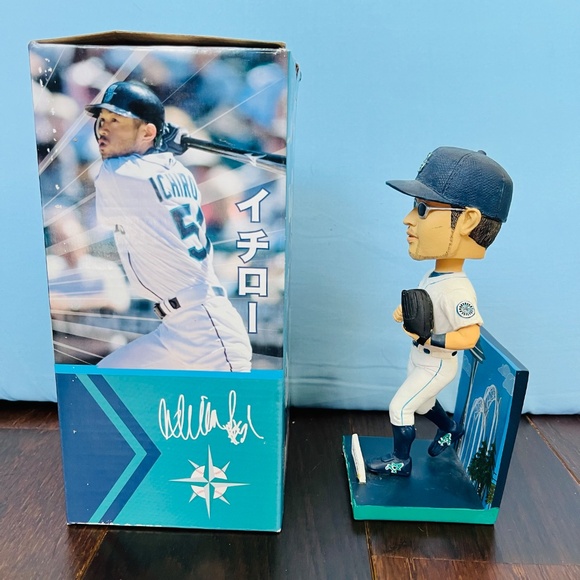 Ichiro Suzuki 2008 Seattle Mariners Bobblehead UW Medicine FSN Used With Box - Picture 6 of 13